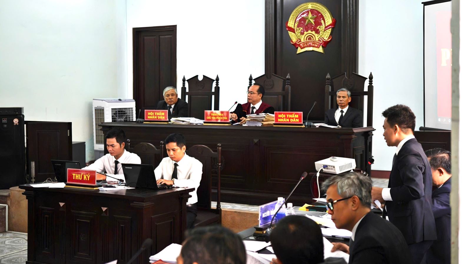 Nghề biện hộ trước những nghiêm ngặt mới tại phiên tòa